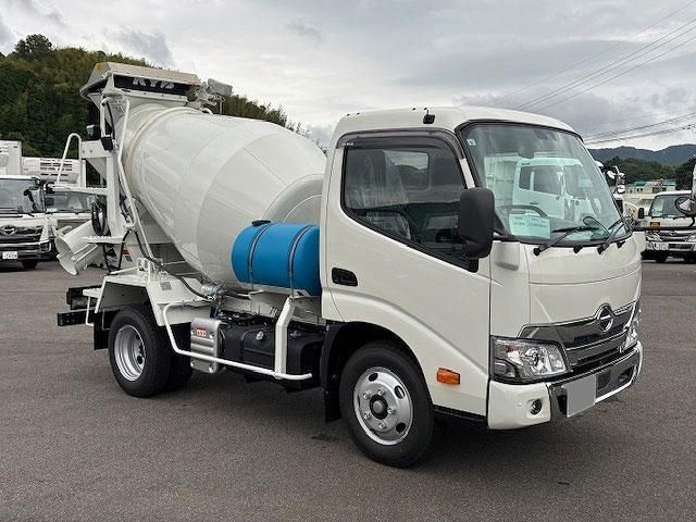 HINO DUTRO 2024