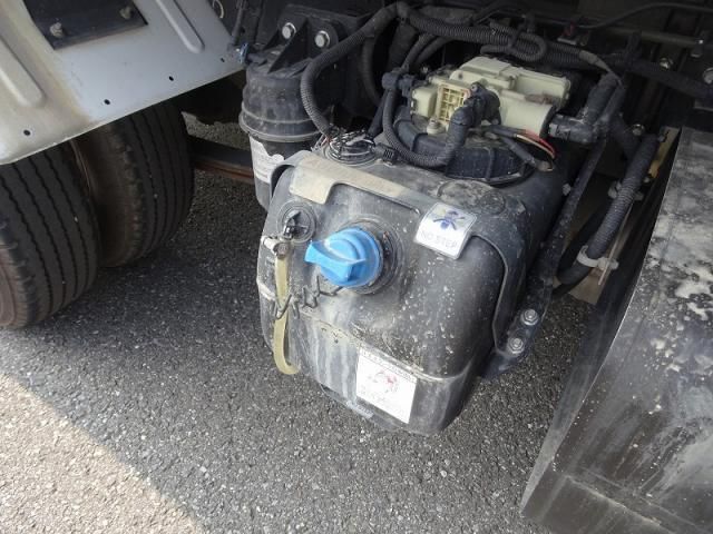 MITSUBISHI CANTER 2023