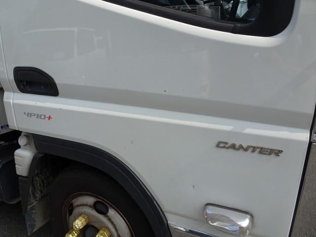 MITSUBISHI CANTER 2023