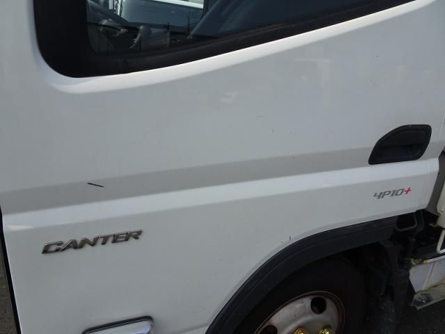 MITSUBISHI CANTER 2023