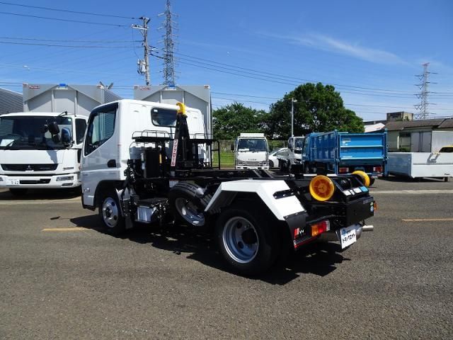 MITSUBISHI CANTER 2024