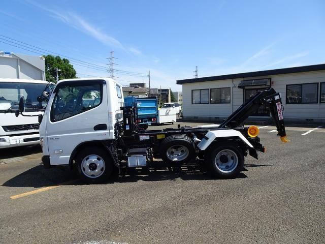 MITSUBISHI CANTER 2024
