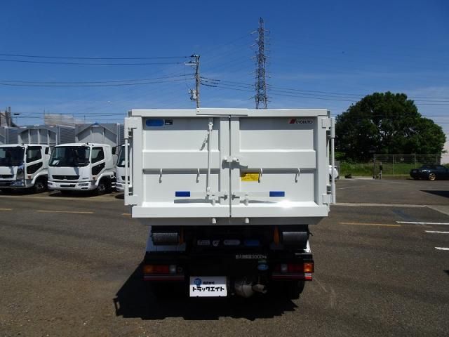MITSUBISHI CANTER 2024