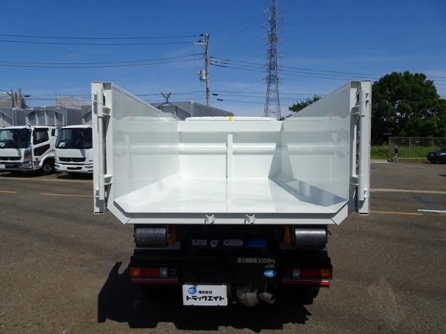 MITSUBISHI CANTER 2024