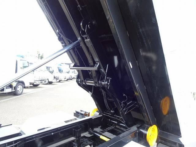 MITSUBISHI CANTER 2024