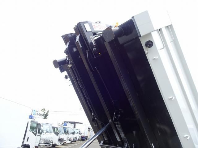 MITSUBISHI CANTER 2024