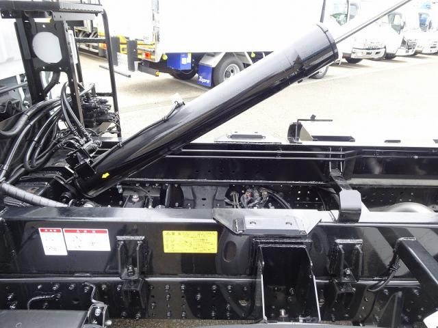 MITSUBISHI CANTER 2024