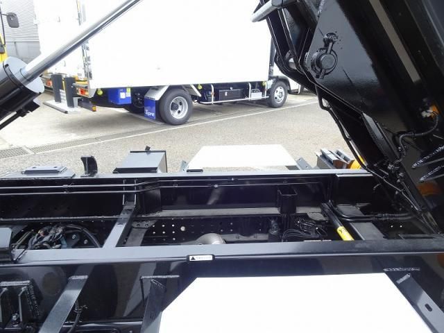 MITSUBISHI CANTER 2024