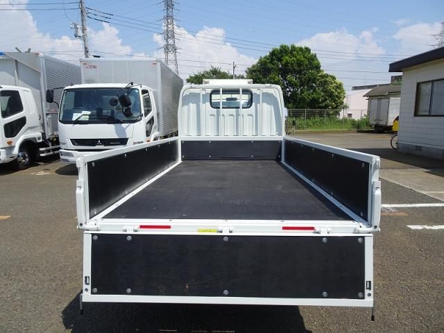 MITSUBISHI CANTER 2023