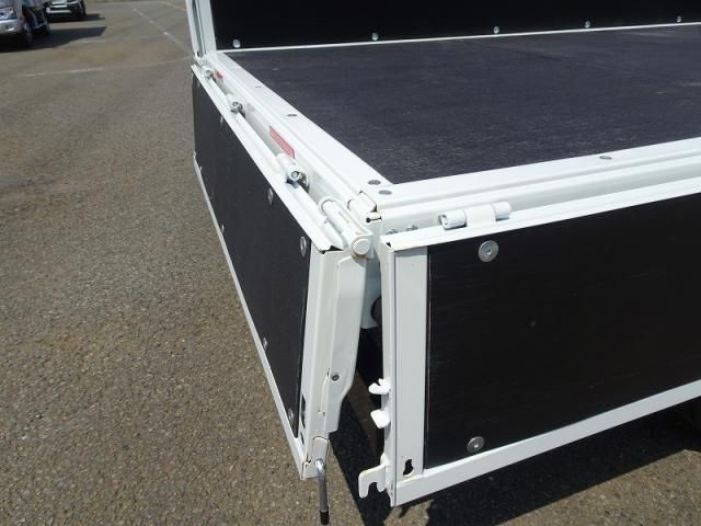 MITSUBISHI CANTER 2023