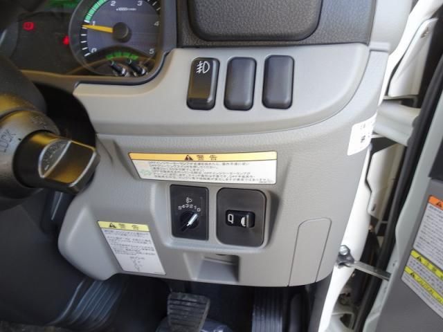 MITSUBISHI CANTER 2023