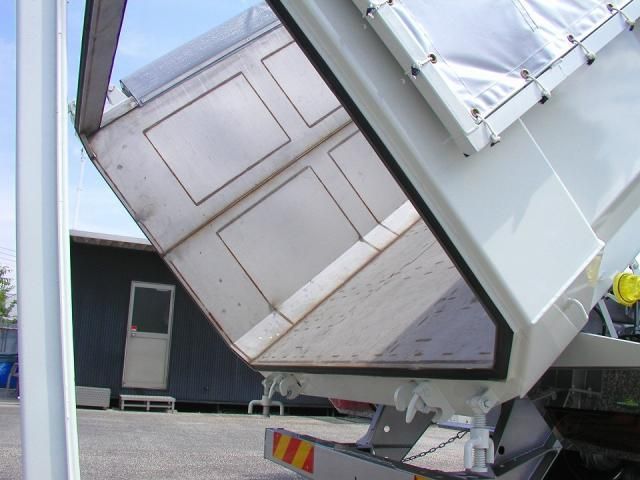 MITSUBISHI FUSOU SUPER GREAT 2025