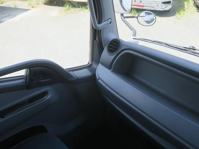 MITSUBISHI CANTER 2016