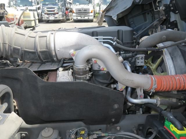 NISSAN DIESEL Quon 2021