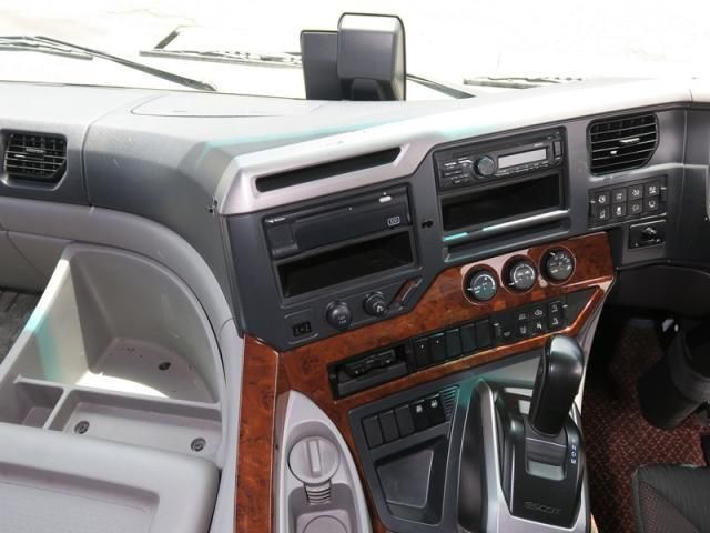 NISSAN DIESEL Quon 2021