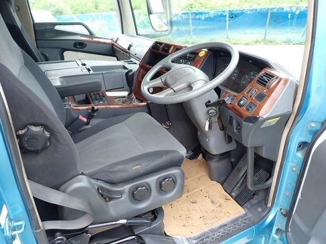 MITSUBISHI FUSOU SUPER GREAT 2015