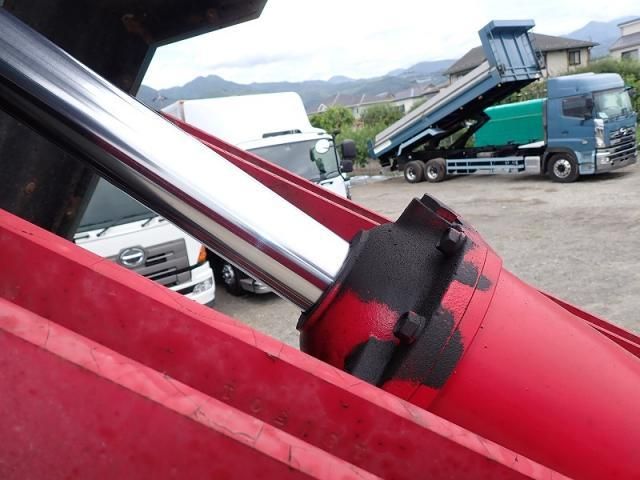 MITSUBISHI FUSOU SUPER GREAT 2015