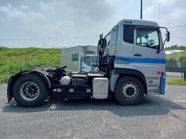 NISSAN DIESEL Quon 2011