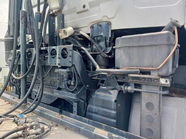 NISSAN DIESEL Quon 2011