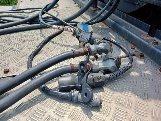 NISSAN DIESEL Quon 2011