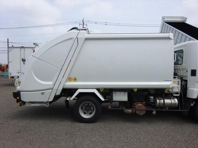 MITSUBISHI FUSOU FIGHTER 2013