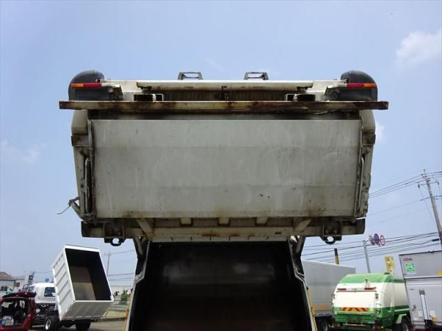 MITSUBISHI FUSOU FIGHTER 2013