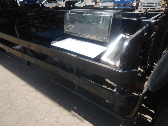 NISSAN DIESEL BigThumb 2004