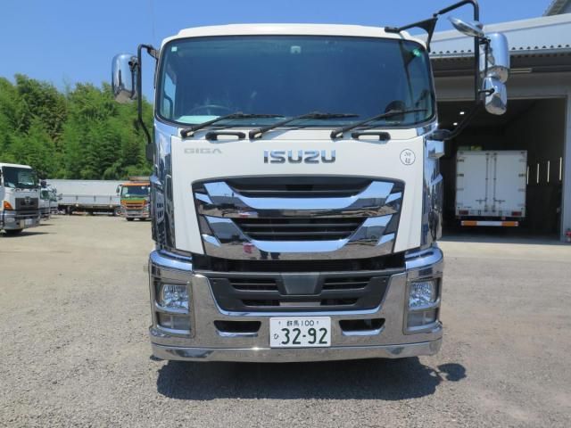 ISUZU GIGA 2016