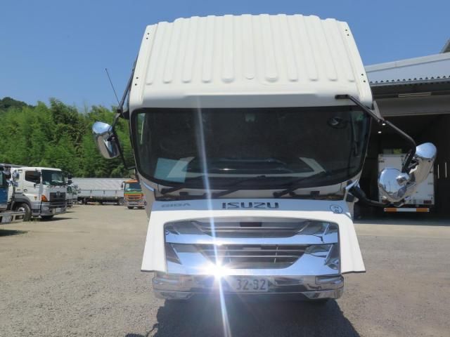 ISUZU GIGA 2016