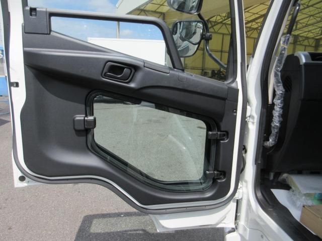 MITSUBISHI FUSOU FIGHTER 2025