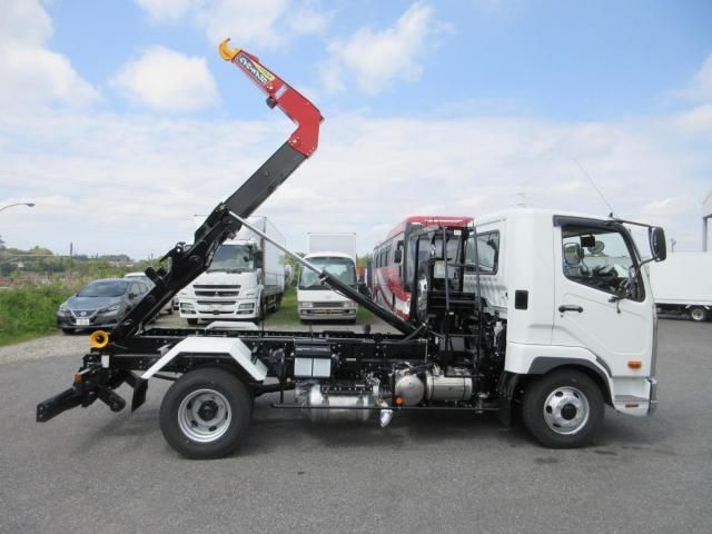 MITSUBISHI FUSOU FIGHTER 2025