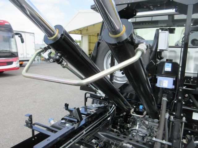 MITSUBISHI FUSOU FIGHTER 2025