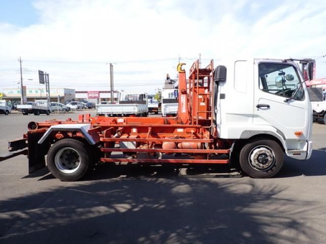 MITSUBISHI FUSOU FIGHTER 2011