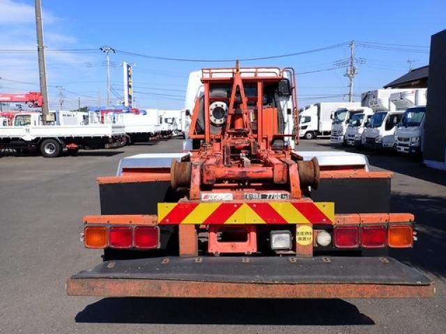 MITSUBISHI FUSOU FIGHTER 2011