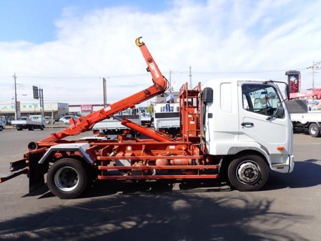 MITSUBISHI FUSOU FIGHTER 2011