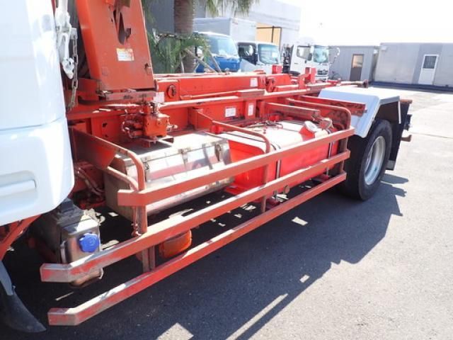 MITSUBISHI FUSOU FIGHTER 2011