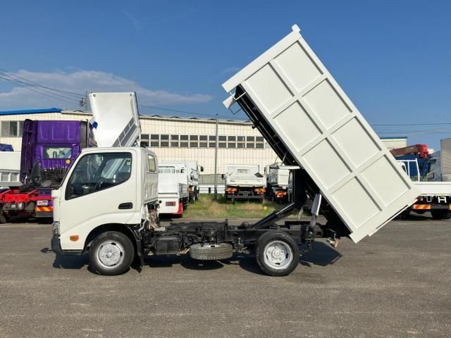 TOYOTA DYNA 2017