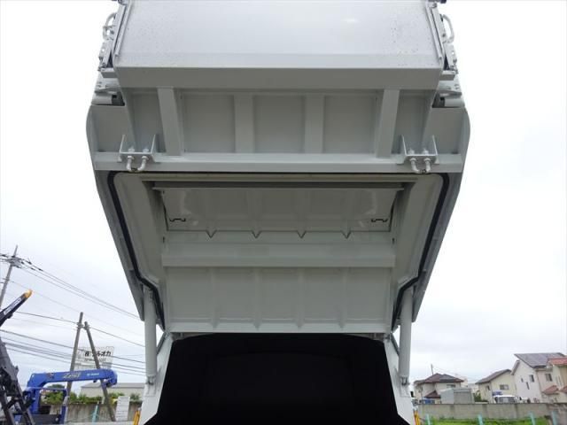 MITSUBISHI CANTER 2025