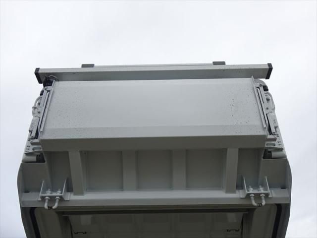 MITSUBISHI CANTER 2025