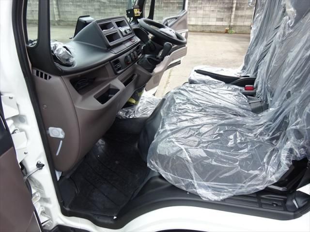 MITSUBISHI CANTER 2025