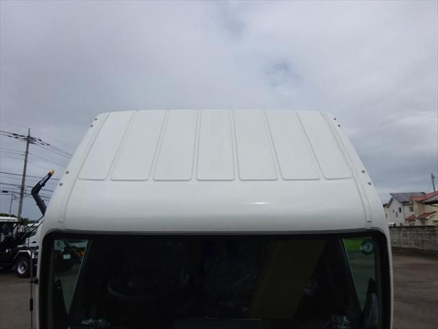 MITSUBISHI CANTER 2025