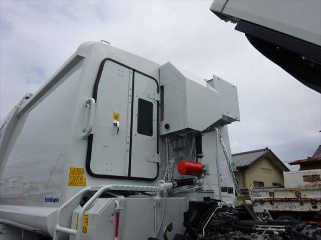 MITSUBISHI CANTER 2025