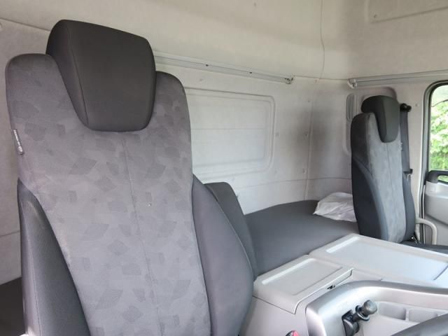 NISSAN DIESEL Quon 2019