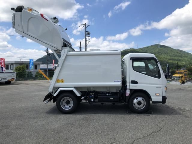 MITSUBISHI CANTER 2025