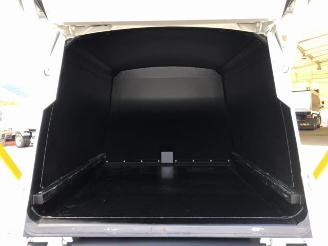 MITSUBISHI CANTER 2025