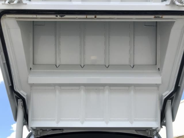 MITSUBISHI CANTER 2025