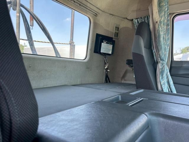 MITSUBISHI FUSOU SUPER GREAT 2014