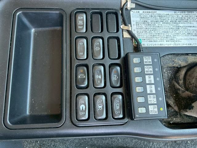 MITSUBISHI FUSOU SUPER GREAT 2014