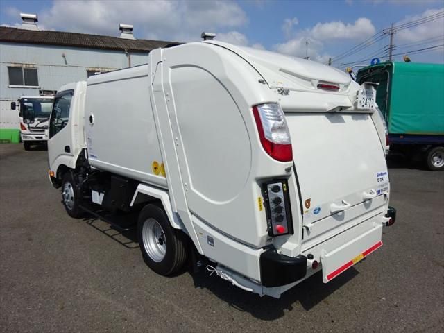 TOYOTA DYNA 2025