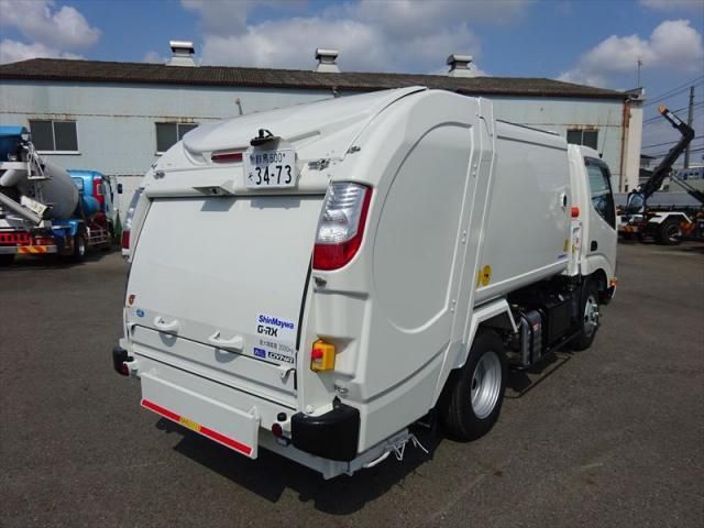 TOYOTA DYNA 2025